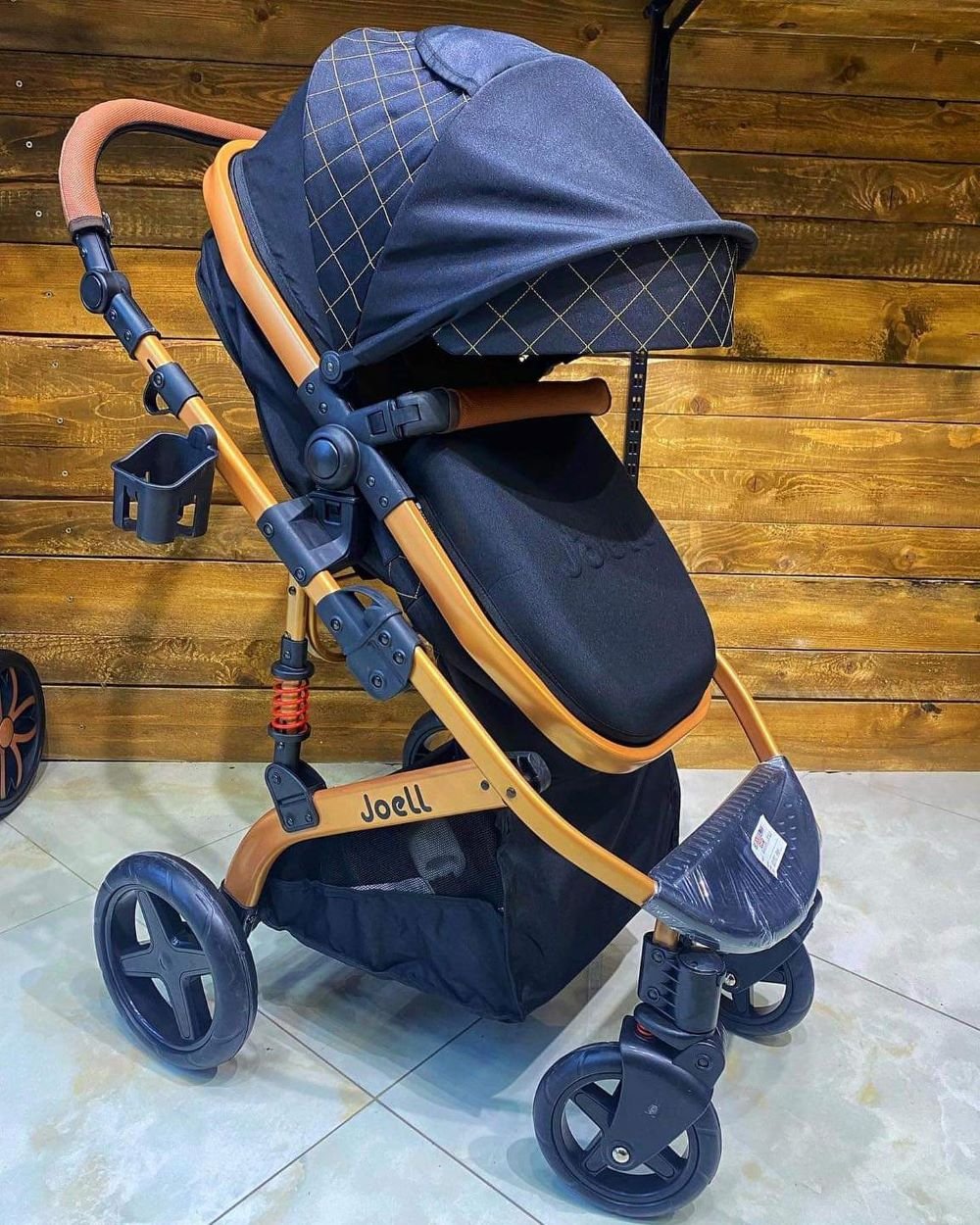 Poussette avec maxicosy noir gold Joell